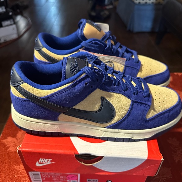 Brand new women’s Nike dunk low LX size 10 1/2 - Picture 3 of 5